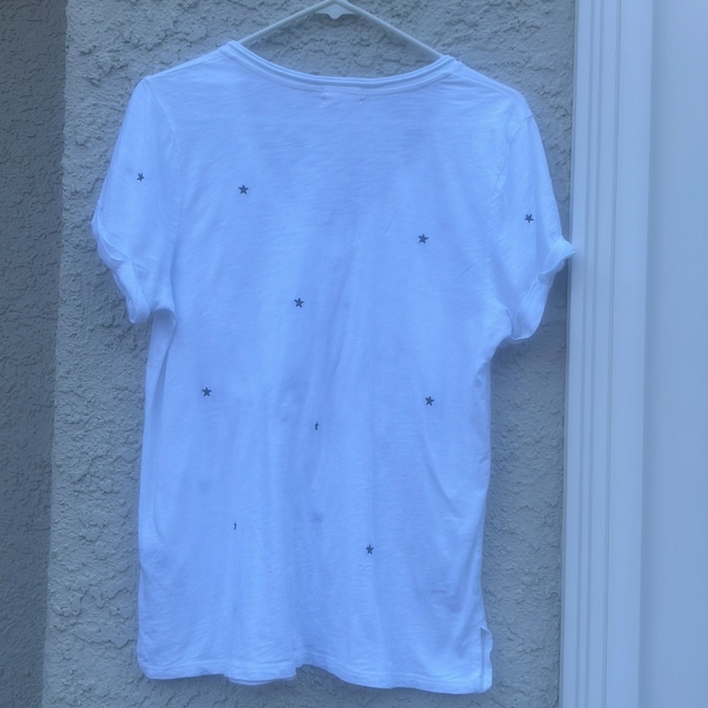 T.La Lars Classic Vneck White Tshirt w Embroidered Blue Hearts Women's Size S - Picture 6 of 8